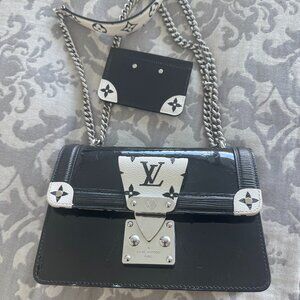 LOUIS VUITTON Vernis Epi Monogram Wynwood Black White and Vernis Card Case